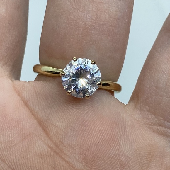 💛 10k Gold 2ct CZ Solitaire Ring - Picture 5 of 6